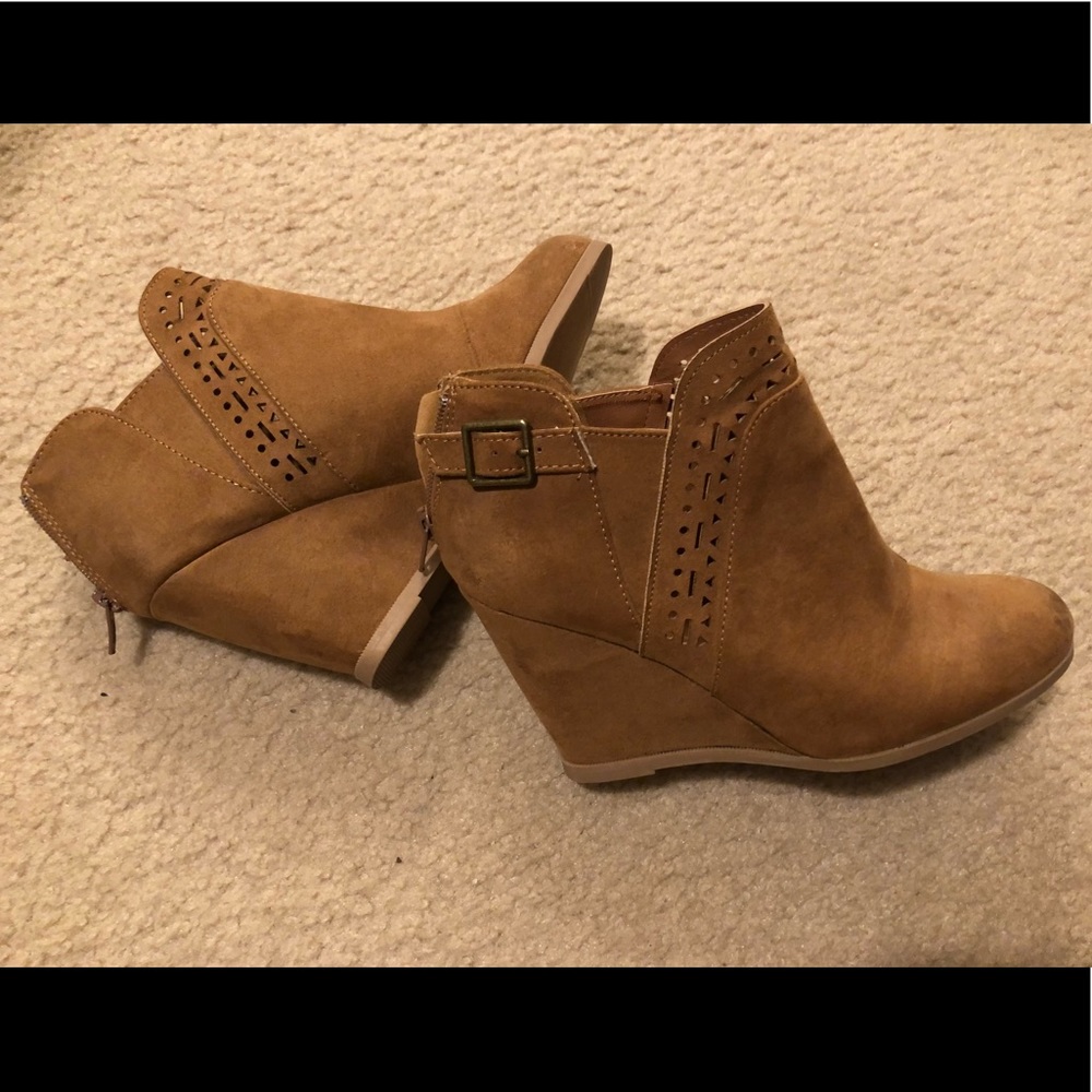 Maurices wedge booties 7.5